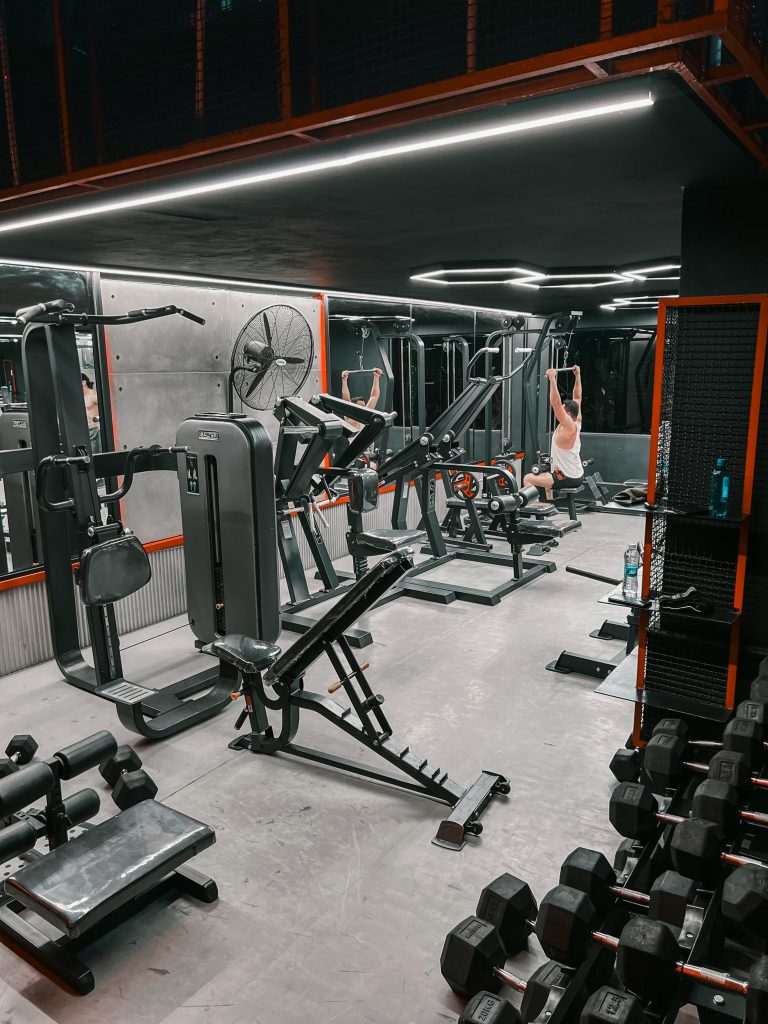 Piso para gimnasio en rollo resistente al agua y al desgaste
