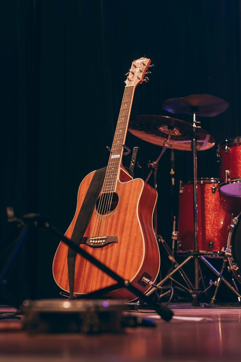 22 Persuasive Music Pitching Formats That Sound Professional